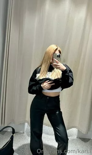 Kari.i nude photo #0201