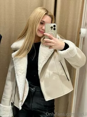 Kari.i nude photo #0211