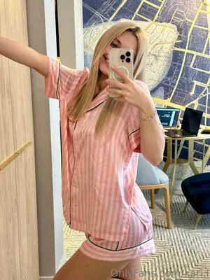 Kari.i nude photo #0231