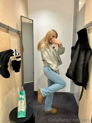 Kari.i nude photo #0257