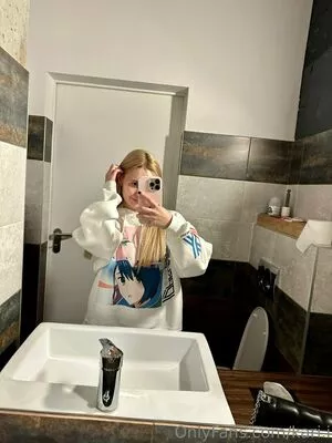 Kari.i nude photo #0282