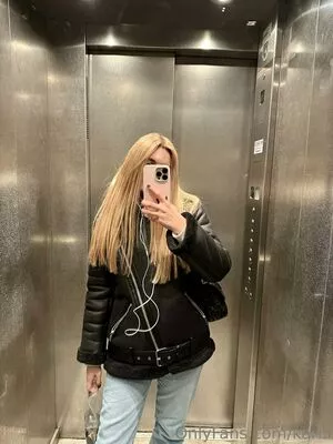 Kari.i nude photo #0321