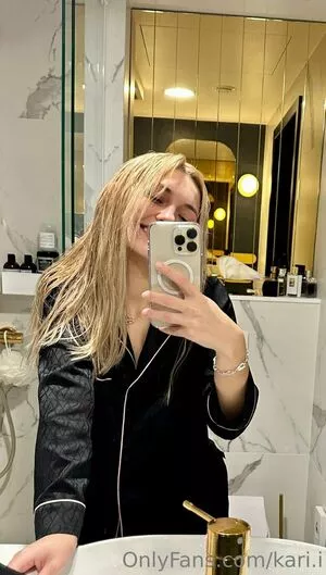 Kari.i nude photo #0350