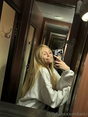 Kari.i nude photo #0381