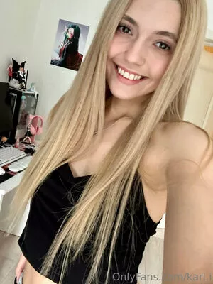 Kari.i nude photo #0423