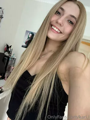 Kari.i nude photo #0446