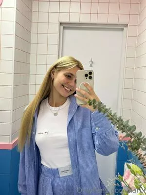 Kari.i nude photo #0472