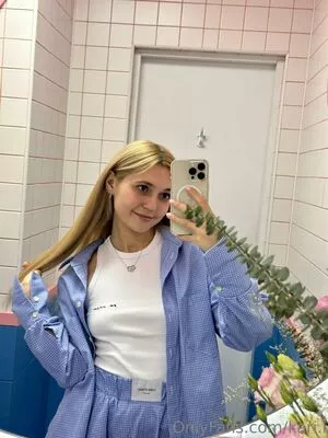 Kari.i nude photo #0477