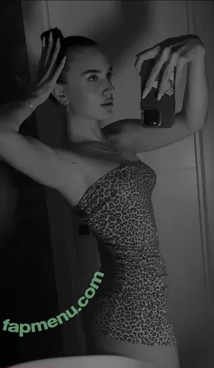 Karinator / karinator___ / karinhart nude photo #0006