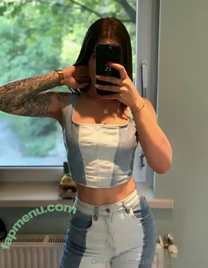karinaxbabe / babekarinaax nude photo #0007