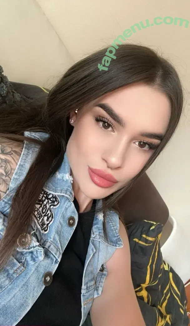 karinaxbabe nude photo #0012 (babekarinaax)