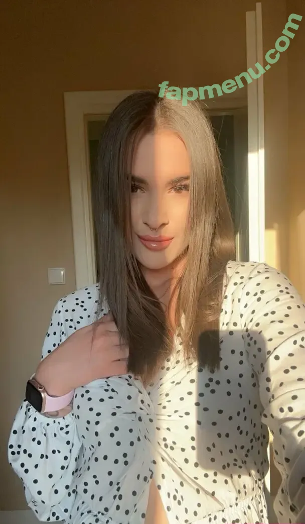 karinaxbabe nude photo #0019 (babekarinaax)