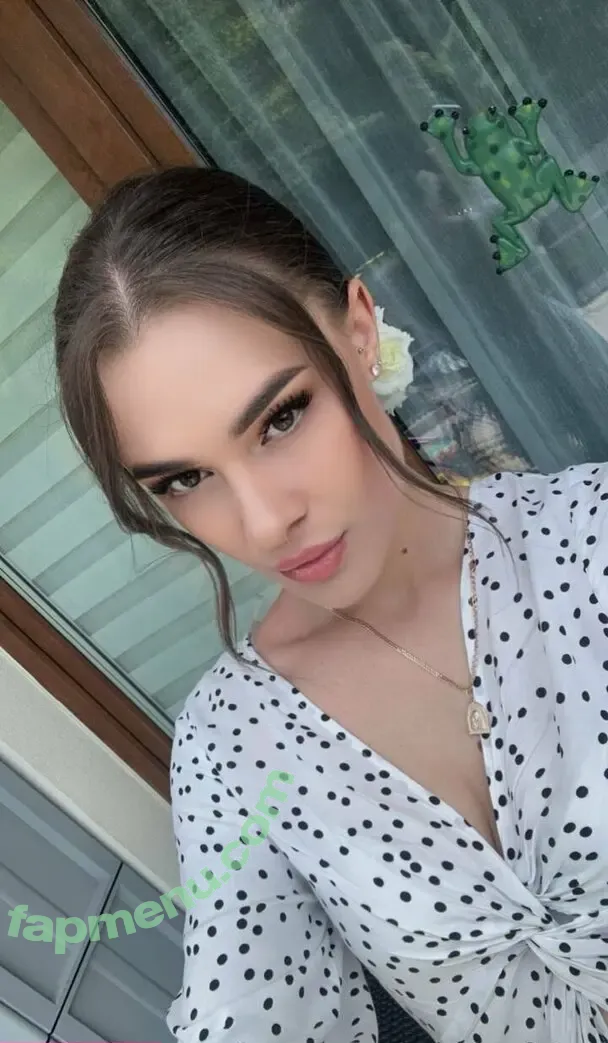 karinaxbabe nude photo #0032 (babekarinaax)