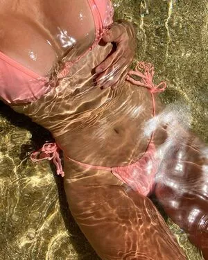 Karinne Elizabeth / _karineelizabeth nude photo #0014