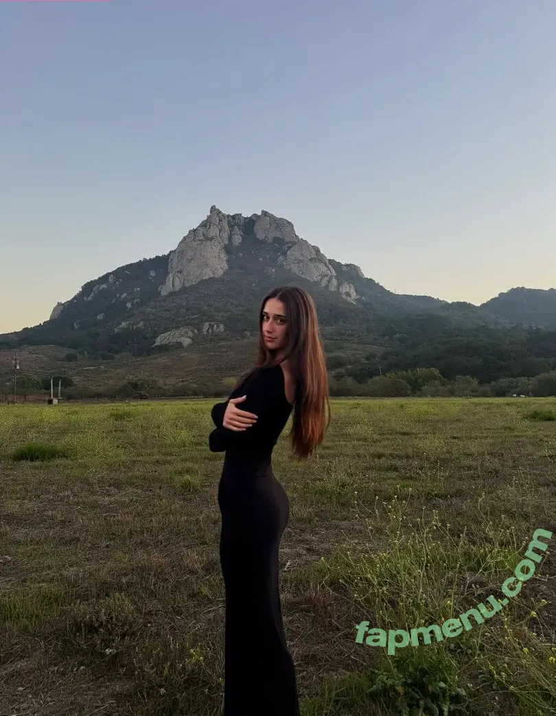 Karinne Elizabeth nude photo #0028 (_karineelizabeth)