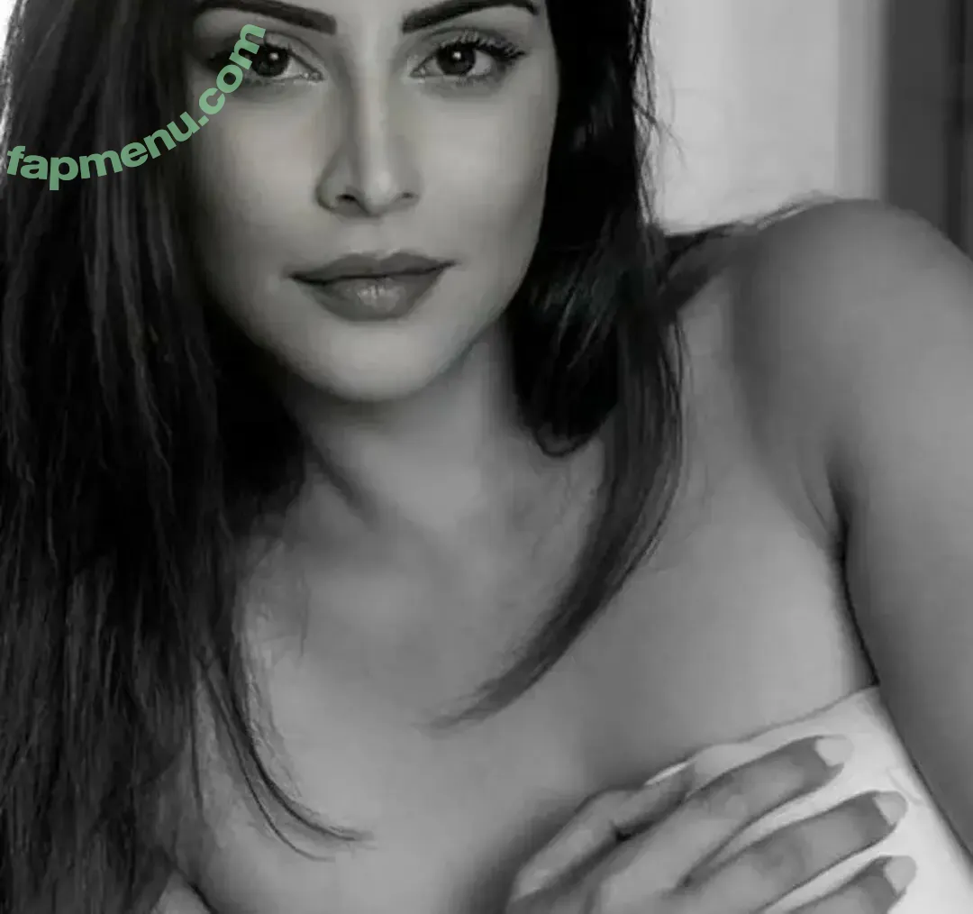 Karishma Kotak nude photo #0019 (karishmakotak26)