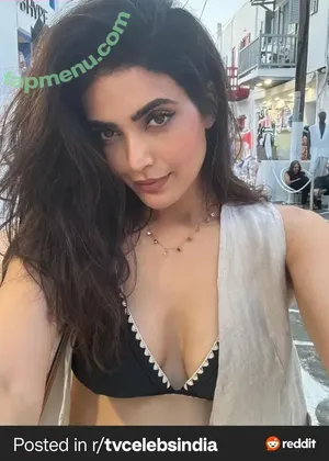 Karishma Tanna / karishmaktanna nude photo #0011