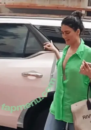 Karishma Tanna / karishmaktanna nude photo #0016