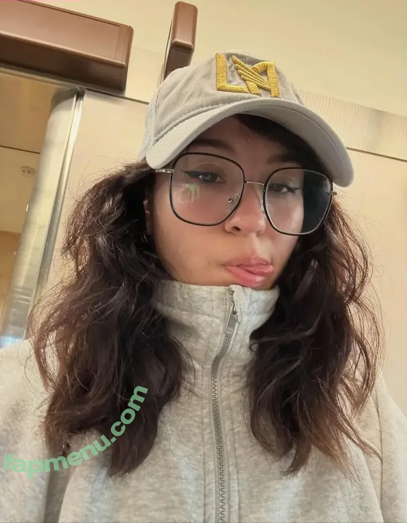 Kariwahh nude photo #0029 (kawiwi)