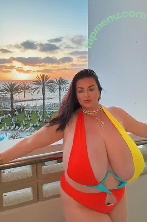 karlajames / karlajamesofficial nude photo #0053