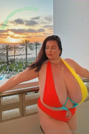karlajames / karlajamesofficial nude photo #0054