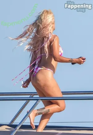 Karol G / karolg / karolgfriend nude photo #0508