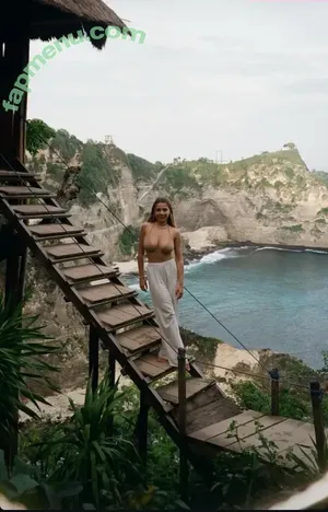  nude photo #0004