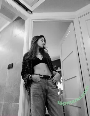 Karolin Fi?ekçi / karolinfisekci nude photo #0002