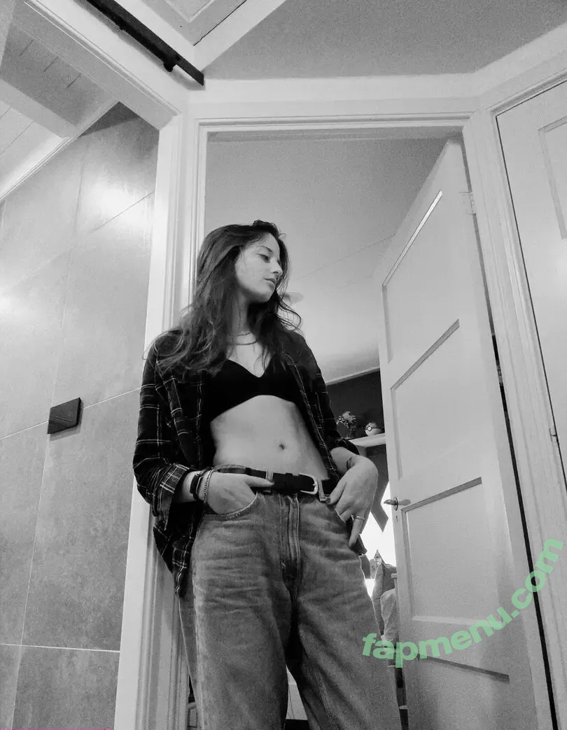 Karolin Fi?ekçi nude photo #0002 (karolinfisekci)