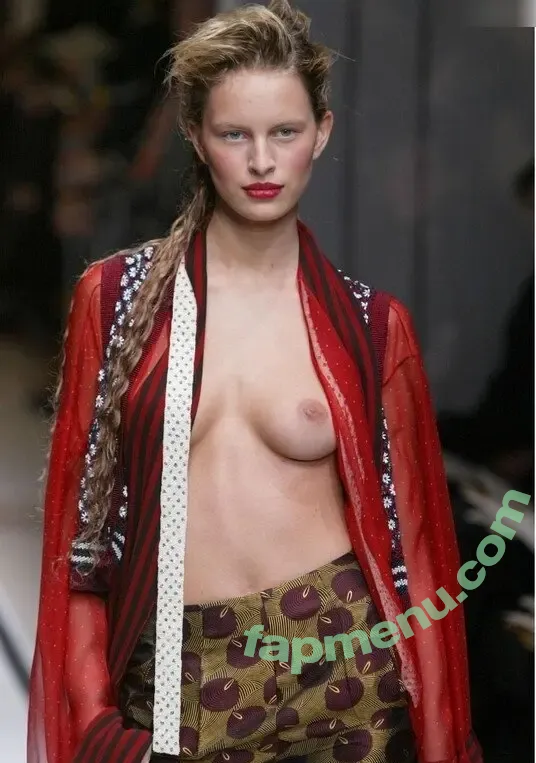 Karolína Kurková nude photo #0005 (karolinakurkova)