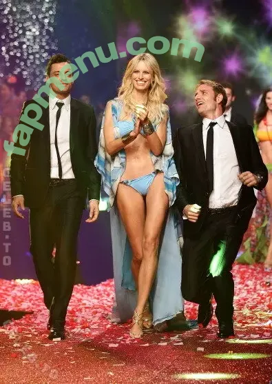 Karolína Kurková nude photo #0244 (karolinakurkova)