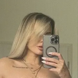 Karolinka.ofi / karolinka.ofii nude photo #0004