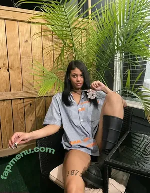 Karrahbooo nude photo #0019