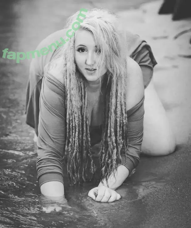 Kasey M*Kay nude photo #0003 (_that_nrrrd_grrrl / kaseymkayvip)