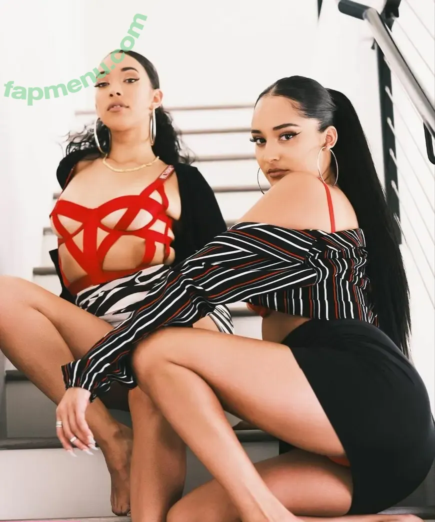 Kassandra Lee nude photo #0141 (Carly Yashira / kassandcarly / the_kassandra_lee)