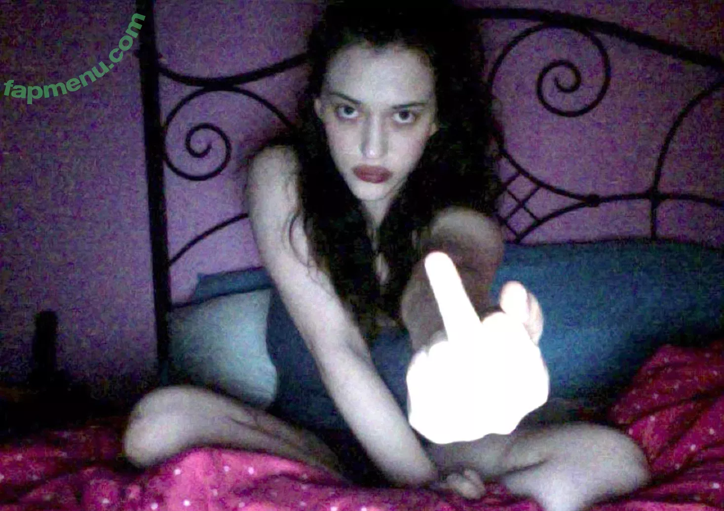 Kat Dennings nude photo #0005 (OfficialKat / katdenningsss)