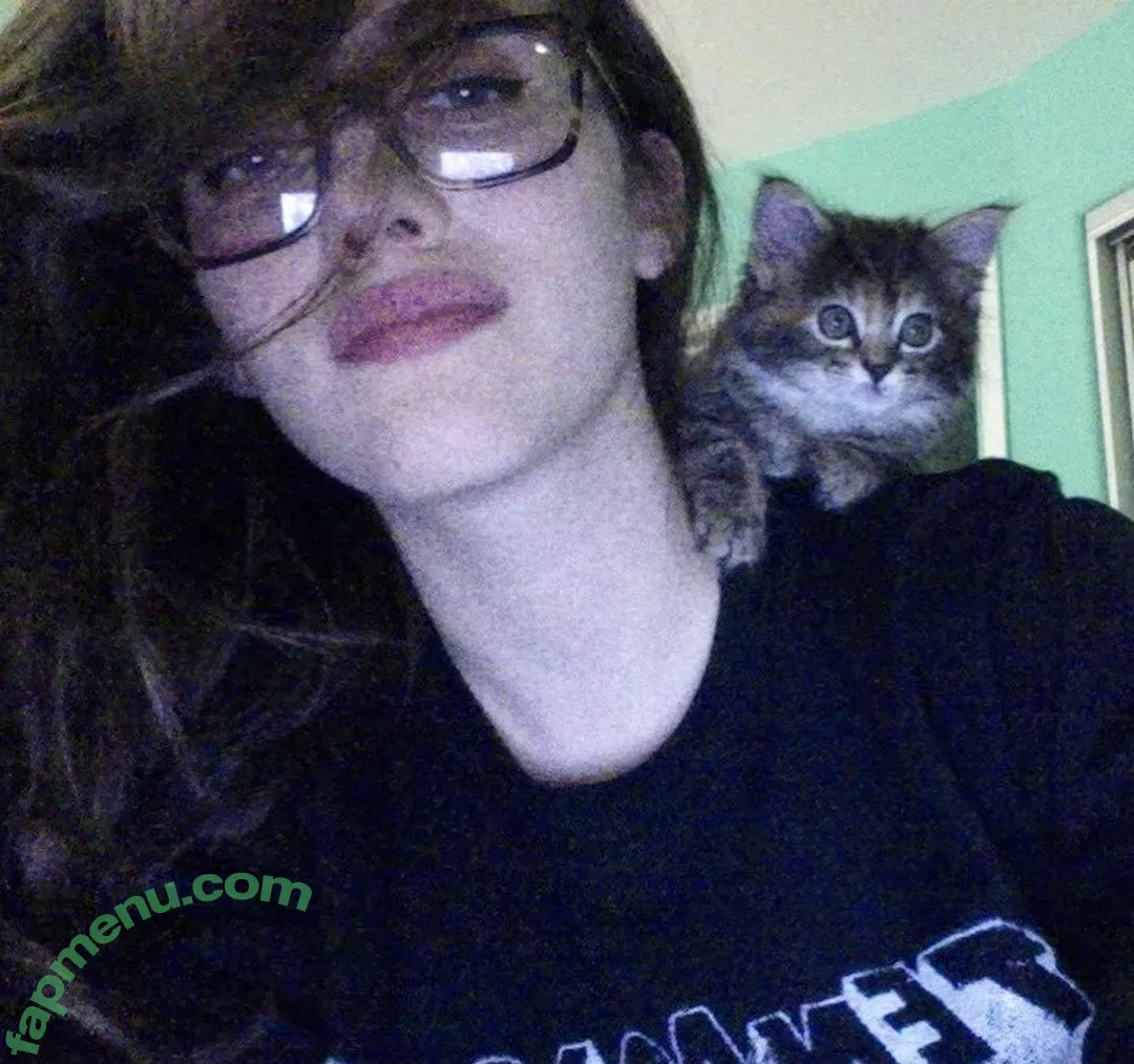 Kat Dennings nude photo #0020 (OfficialKat / katdenningsss)