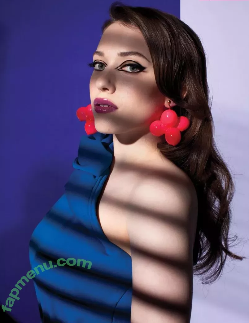 Kat Dennings nude photo #0064 (OfficialKat / katdenningsss)