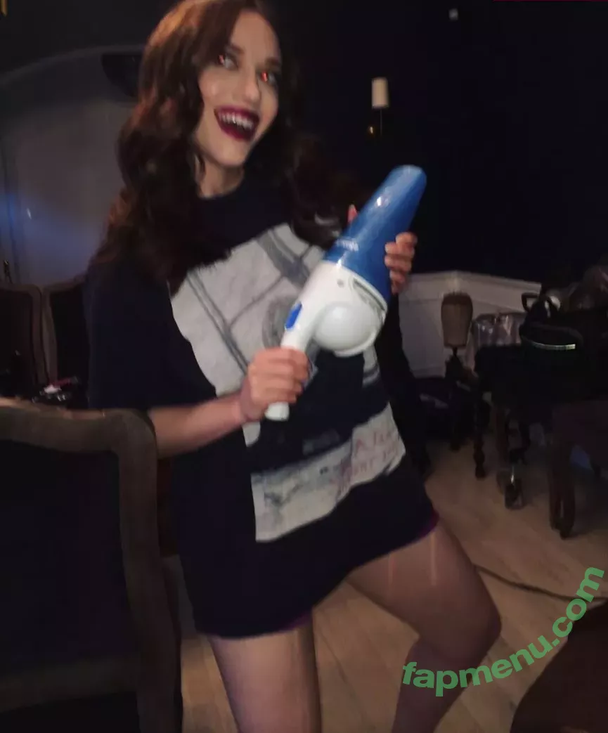 Kat Dennings nude photo #0075 (OfficialKat / katdenningsss)