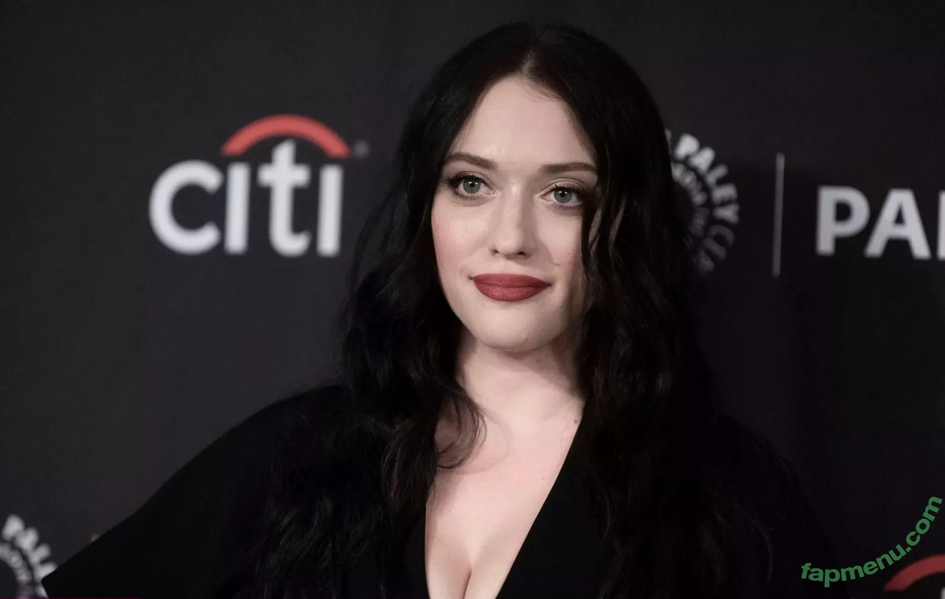 Kat Dennings nude photo #0137 (OfficialKat / katdenningsss)