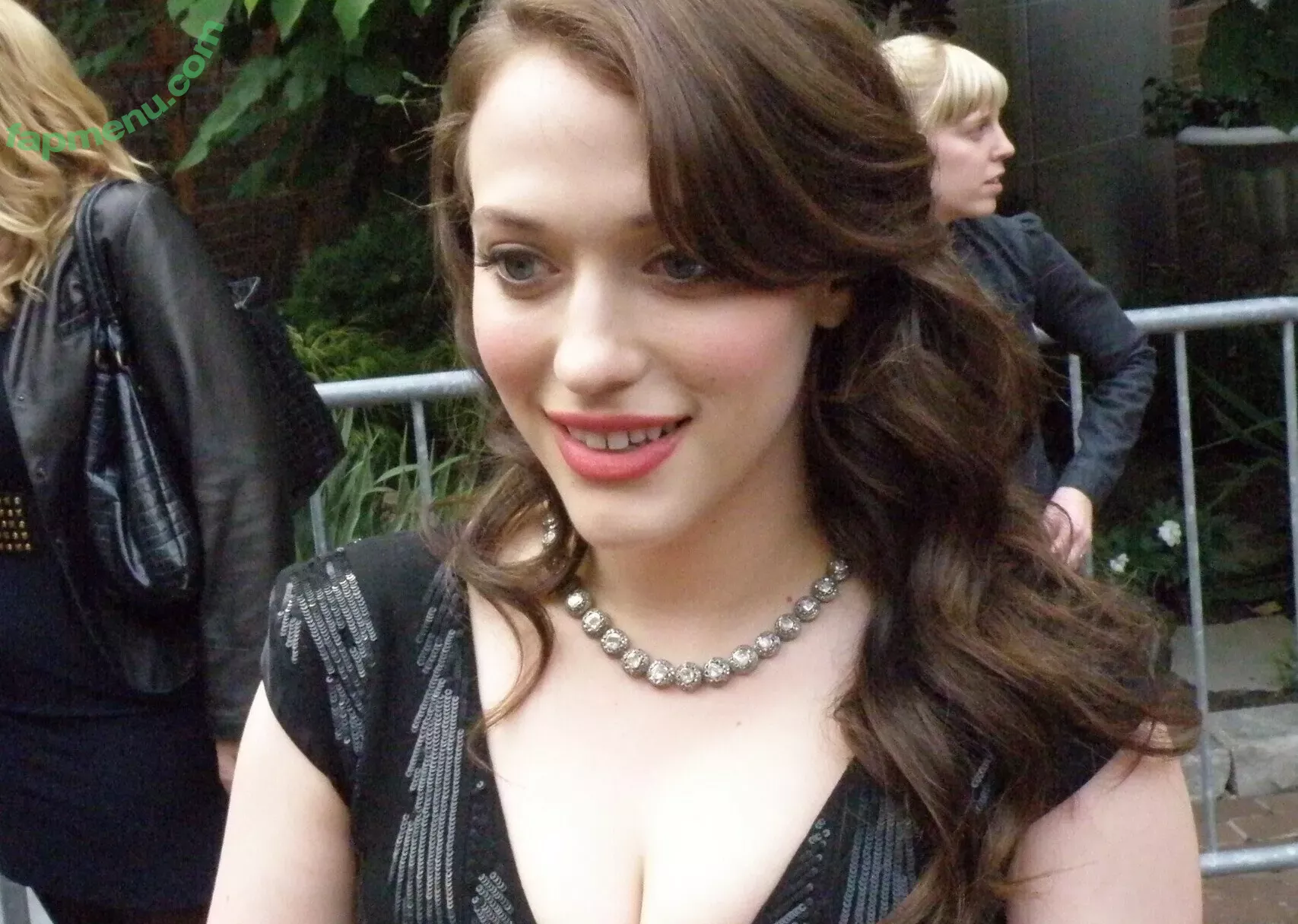 Kat Dennings nude photo #0161 (OfficialKat / katdenningsss)