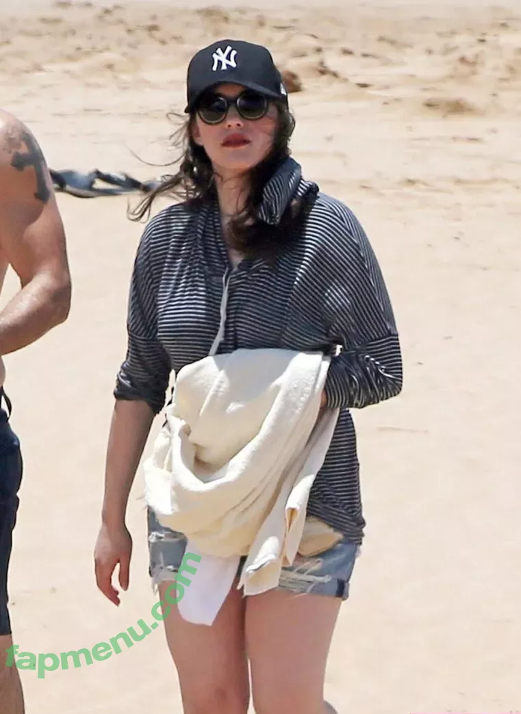 Kat Dennings nude photo #0318 (OfficialKat / katdenningsss)