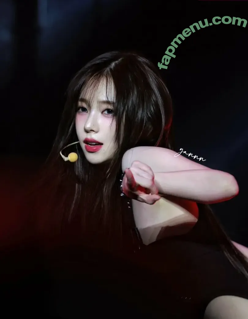 katarinabluu nude photo #1643 (Karina / aespa / karinamasfina)