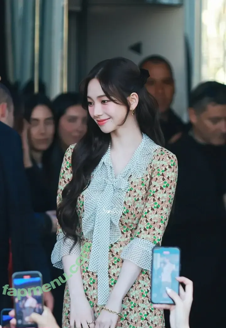 katarinabluu nude photo #1667 (Karina / aespa / karinamasfina)