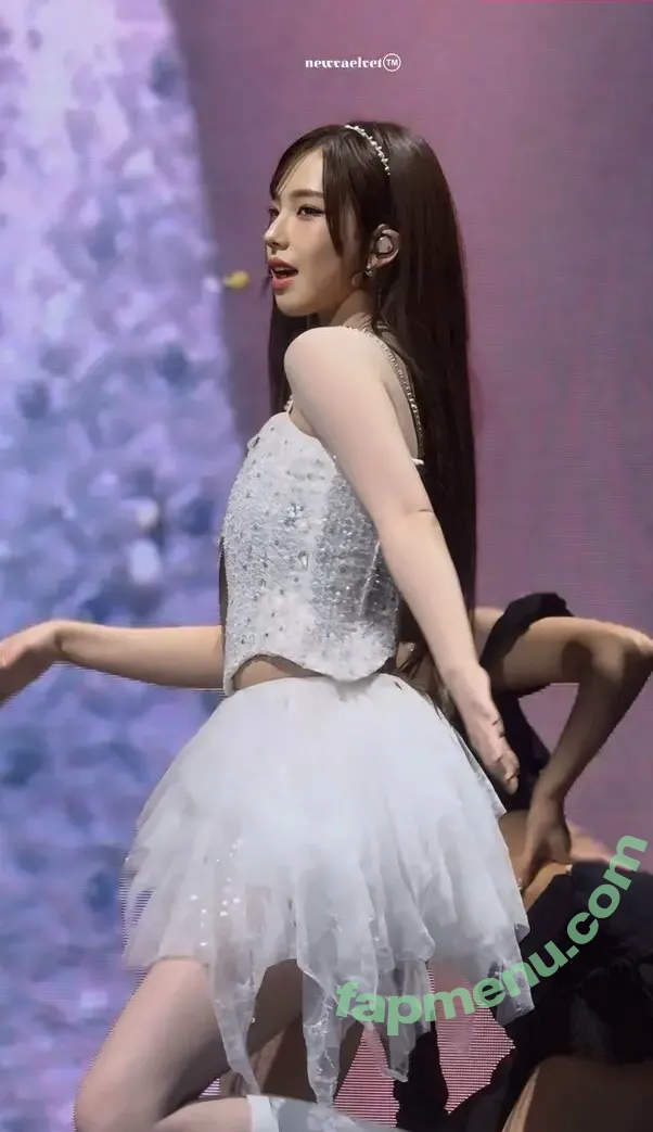 katarinabluu nude photo #1745 (Karina / aespa / karinamasfina)