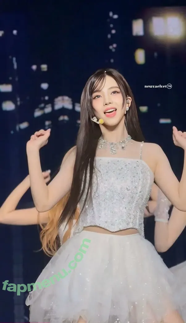 katarinabluu nude photo #1746 (Karina / aespa / karinamasfina)