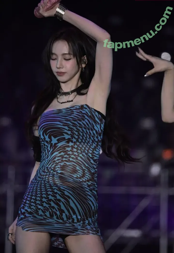 katarinabluu nude photo #1871 (Karina / aespa / karinamasfina)