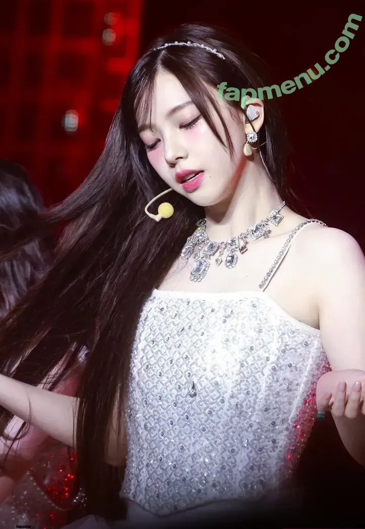 katarinabluu nude photo #1875 (Karina / aespa / karinamasfina)