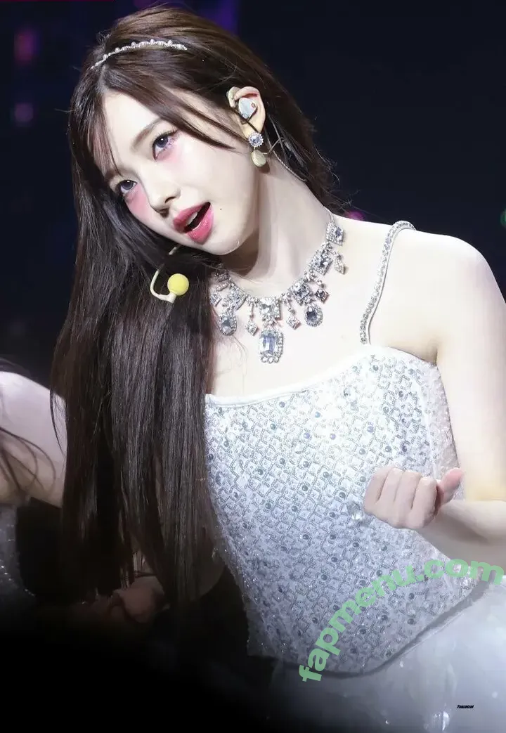 katarinabluu nude photo #1877 (Karina / aespa / karinamasfina)