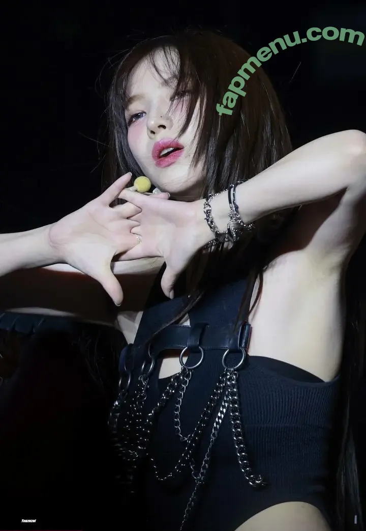 katarinabluu nude photo #1878 (Karina / aespa / karinamasfina)